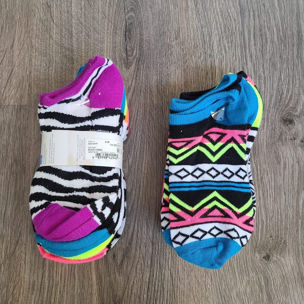 Bundle of 12 pair girls socks. - Picture 2 of 4